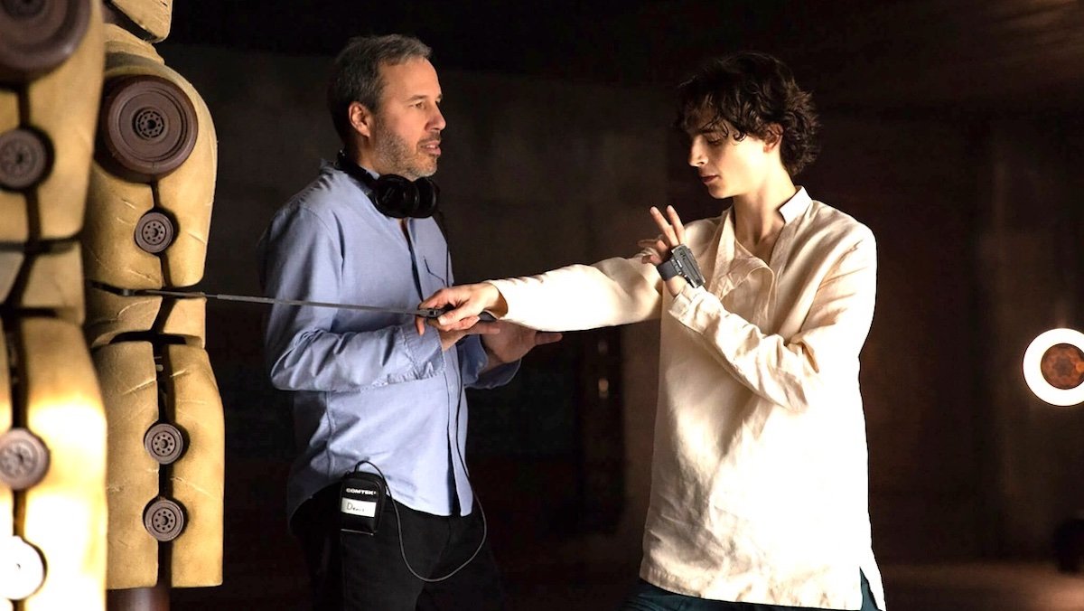 Denis Villeneuve directing Timothée Chalamet on using a dagger on the set of Dune